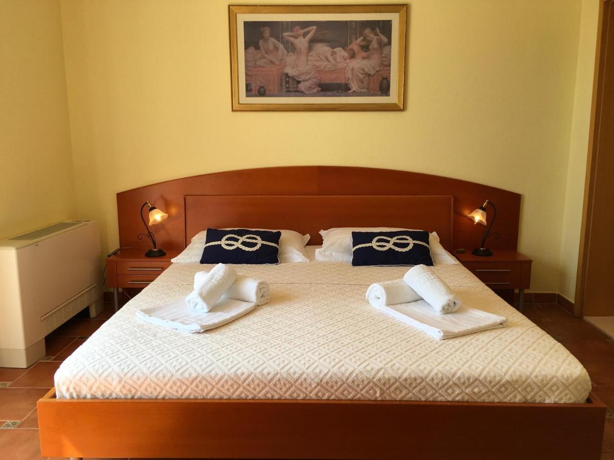 Apartments Villa Jadranka Adults Only Bol Extérieur photo